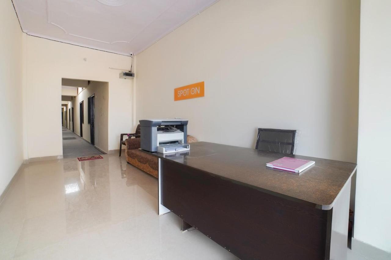 Spot On 67119 Hotel Shivam Residency Rāmpura Dış mekan fotoğraf