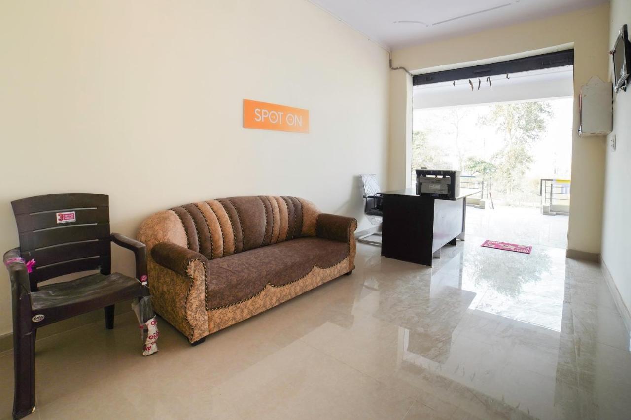 Spot On 67119 Hotel Shivam Residency Rāmpura Dış mekan fotoğraf